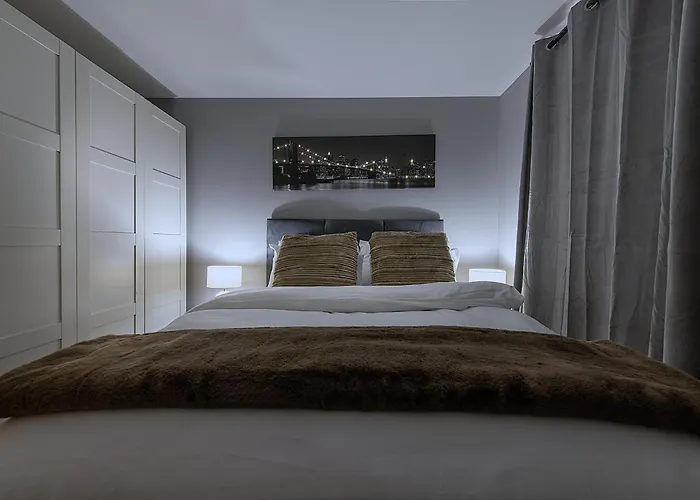 Edinburgh Luxury 4 Bedroom Townhouse With Free Parking