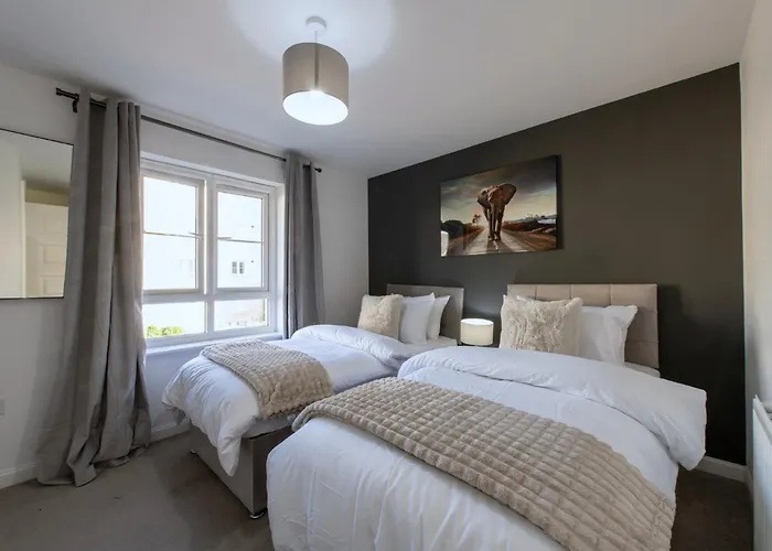 Edinburgh Luxury 4 Bedroom Townhouse With Free Parking