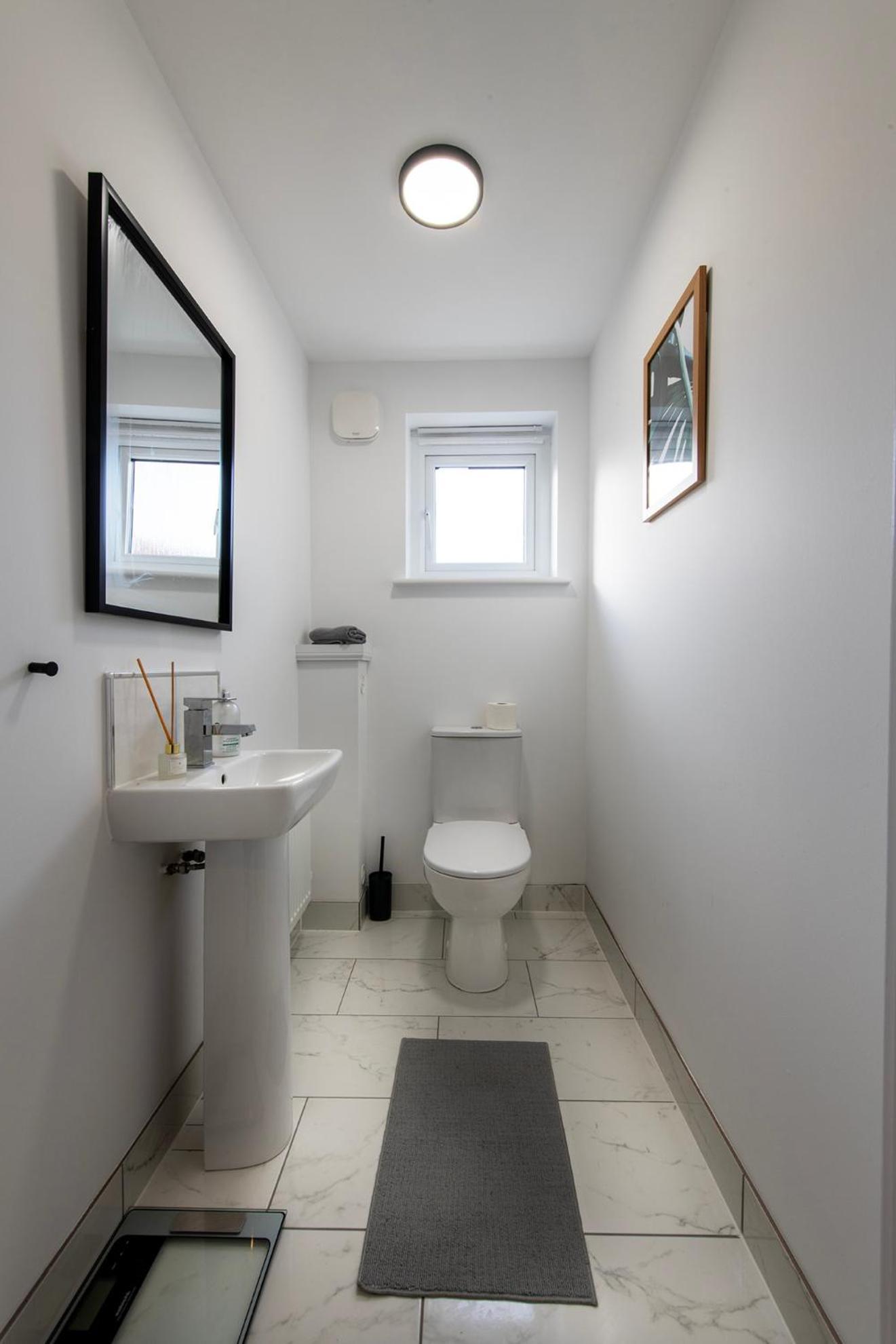 Luxury 4 Bedroom Townhouse With Free Parking Апартаменты *